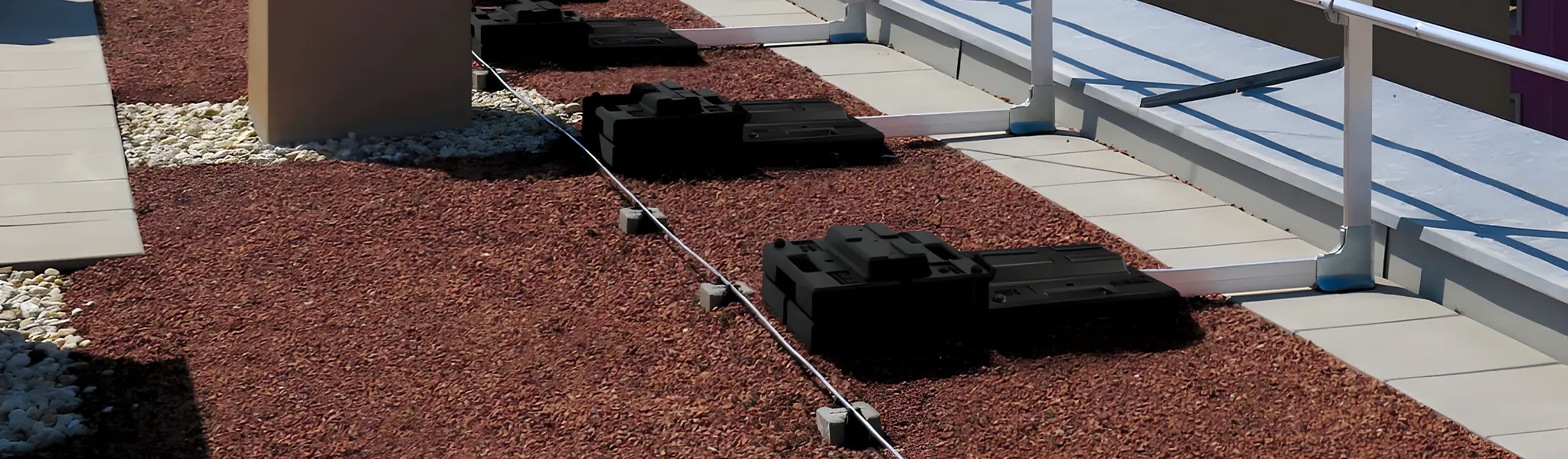 Barrial autoporté : garde-corps lesté pour toiture-terrasse inaccessible au public